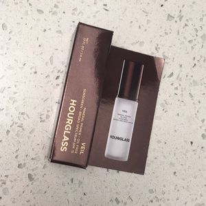 Hourglass Mineral Veil Primer sample